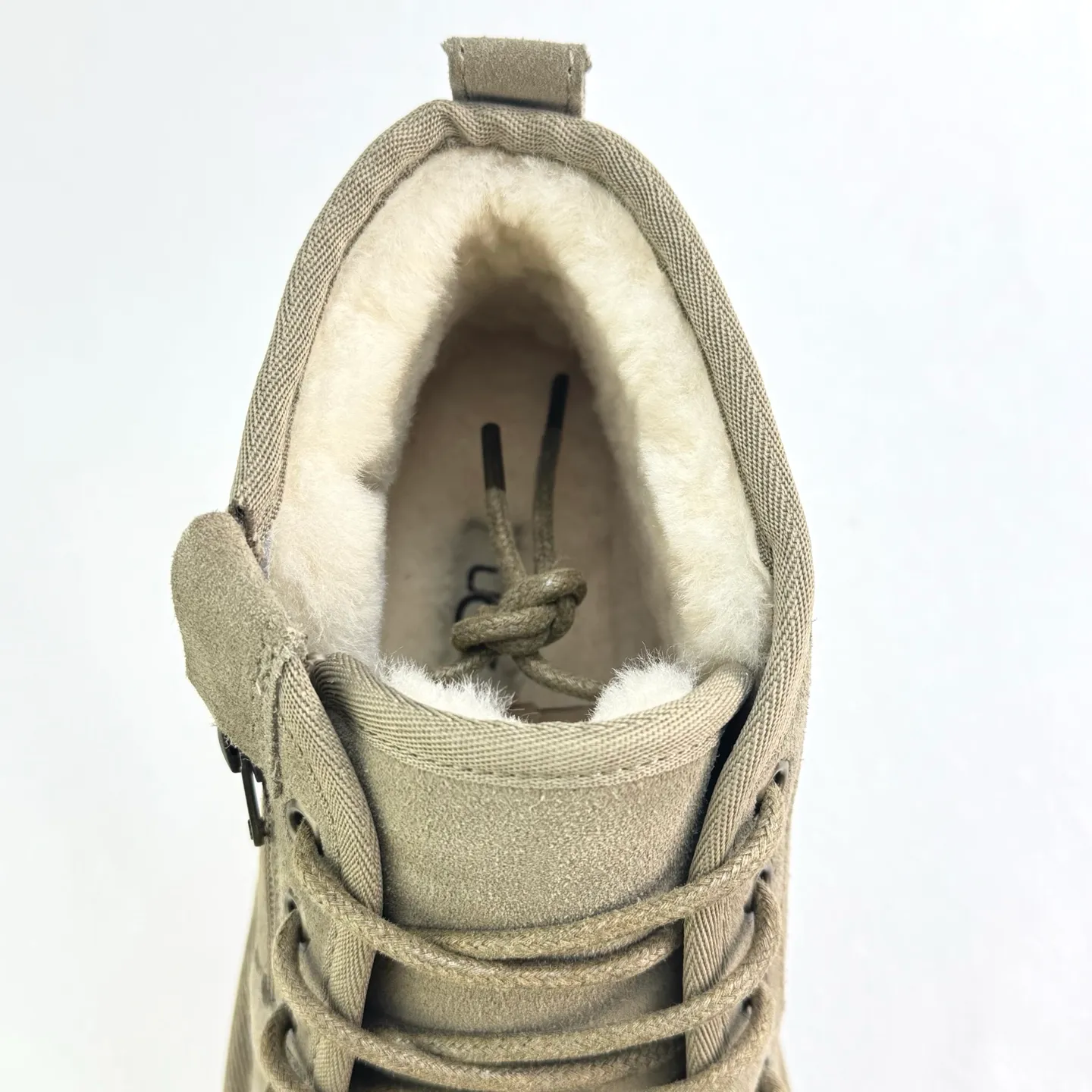 💰600 1163095 Newm zipper shell. Classic Newm series. Upgraded side zipper style for easy putting on and taking off. High satin smooth cow suede material. It won’t freeze your feet in the winter. You must arrange the hair adding. Size: 39 40 41 42 43 44 45